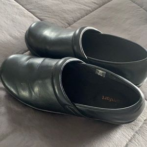 SafeTstep Womens Sz 10 Black Slip On Comfort Clogs